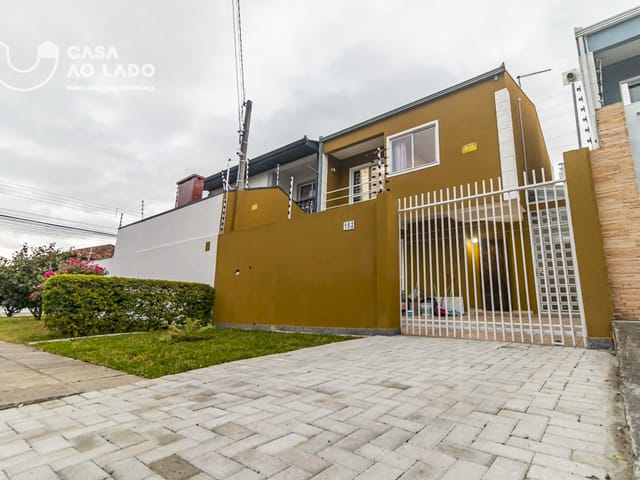 Sobrado 3 quartos e 2 banheiros, à venda, no bairro Uberaba em Curitiba