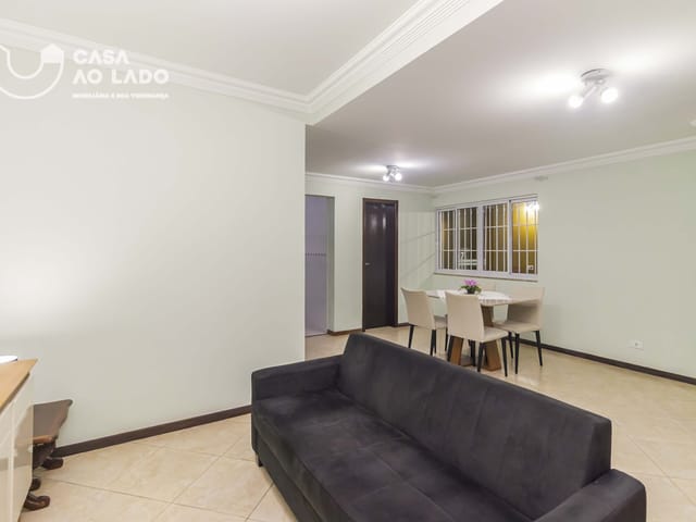 Sobrado 3 quartos e 2 banheiros, à venda, no bairro Uberaba em Curitiba