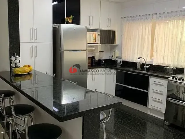 Sobrado com 383m² 3 quartos e 1 banheiro, à venda, no bairro Cerâmica em São Caetano do Sul