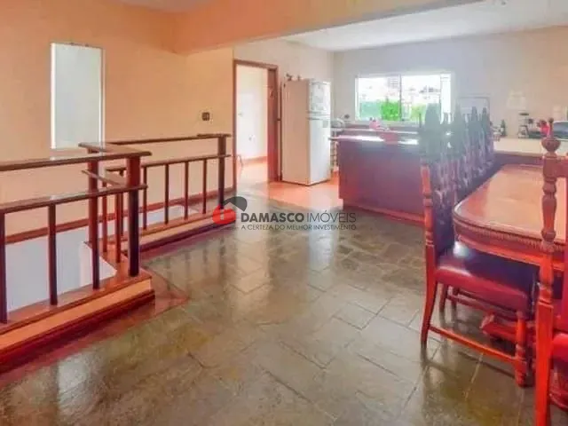 Sobrado com 350m² 3 quartos e 1 banheiro, à venda, no bairro Santa Maria em São Caetano do Sul