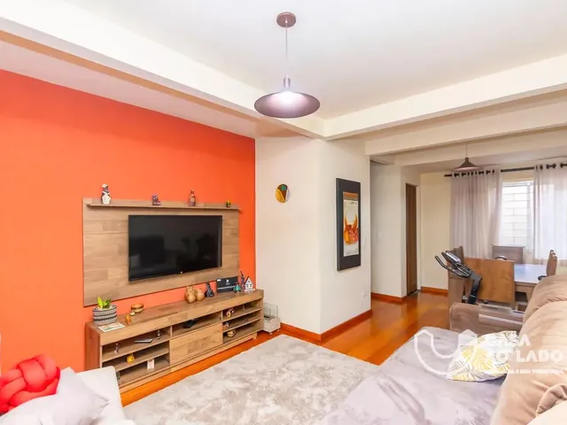 Casa 3 quartos e 3 banheiros, à venda, no bairro Cajuru em Curitiba