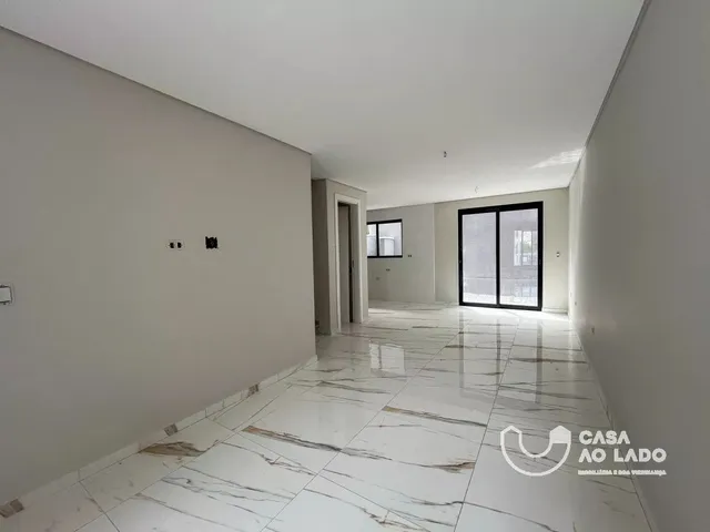 Sobrado 3 quartos e 3 banheiros, à venda, no bairro Santa Cândida em Curitiba