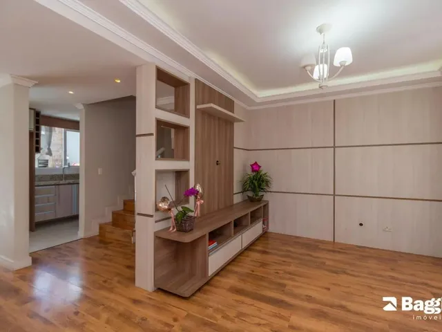 Sobrado com 90m² 3 quartos e 3 banheiros, à venda, no bairro Pinheirinho em Curitiba