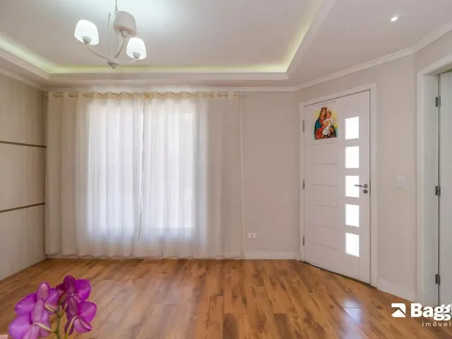 Casa com 90m² 3 quartos e 3 banheiros, à venda, no bairro Pinheirinho em Curitiba