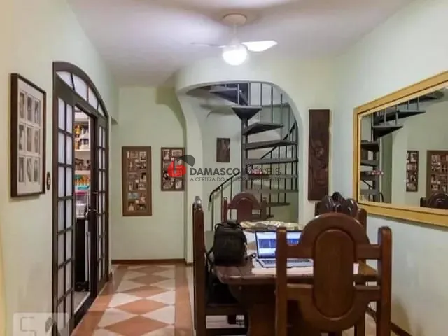 Sobrado com 200m² 4 quartos e 3 banheiros, à venda, no bairro Jardim Sao Caetano em São Caetano do Sul