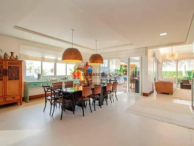 Sobrado com 550m² 4 quartos e 4 banheiros, à venda, no bairro Jardim Sao Caetano em São Caetano do Sul