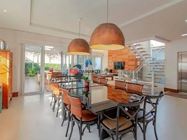 Sobrado com 550m² 4 quartos e 4 banheiros, à venda, no bairro Jardim Sao Caetano em São Caetano do Sul