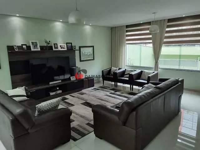 Sobrado com 234m² 3 quartos e 3 banheiros, à venda, no bairro Olímpico em São Caetano do Sul