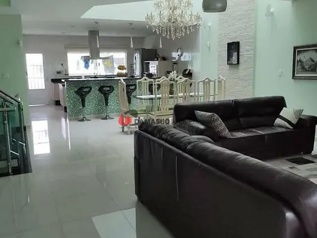 Sobrado com 234m² 3 quartos e 3 banheiros, à venda, no bairro Olímpico em São Caetano do Sul