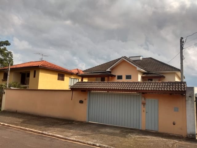 Sobrado com 1325m² 4 quartos e 5 banheiros, à venda, no bairro Jardim Passárgada I em Cotia
