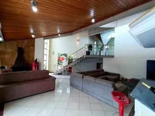 Sobrado 3 quartos e 6 banheiros, à venda, no bairro Jardim Sao Caetano em São Caetano do Sul