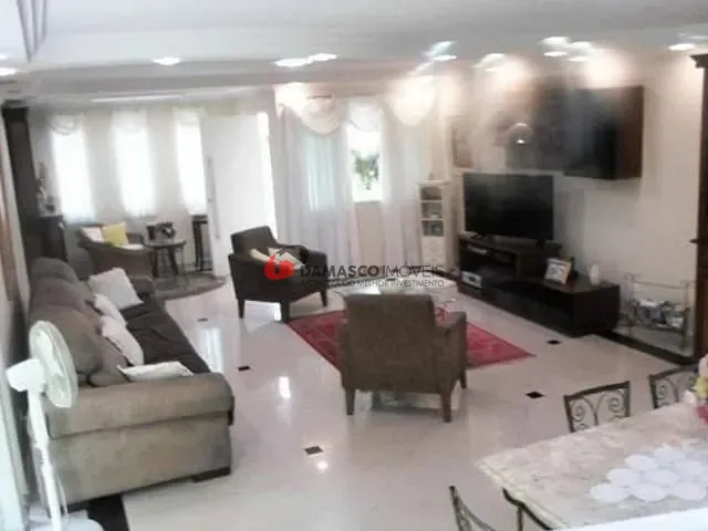 Sobrado com 400m² 4 quartos e 3 banheiros, à venda, no bairro Cerâmica em São Caetano do Sul