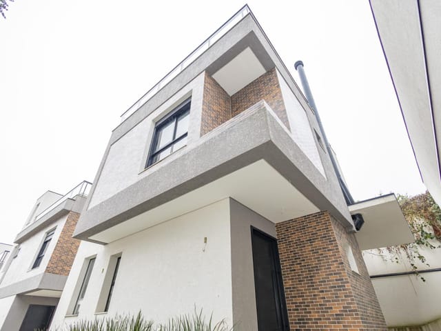 Sobrado com 117m² 3 quartos e 3 banheiros, à venda, no bairro Lindóia em Curitiba