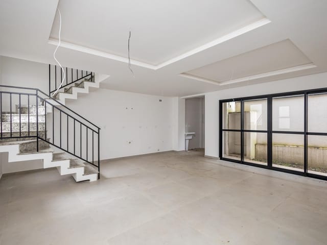 Sobrado com 117m² 3 quartos e 3 banheiros, à venda, no bairro Lindóia em Curitiba