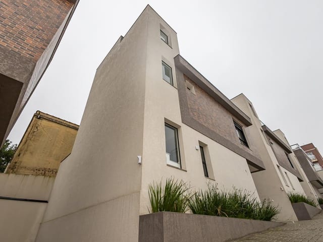 Sobrado com 89m² 3 quartos e 3 banheiros, à venda, no bairro Lindóia em Curitiba