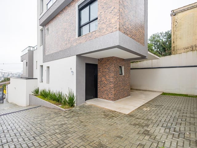Sobrado com 89m² 3 quartos e 3 banheiros, à venda, no bairro Fanny em Curitiba