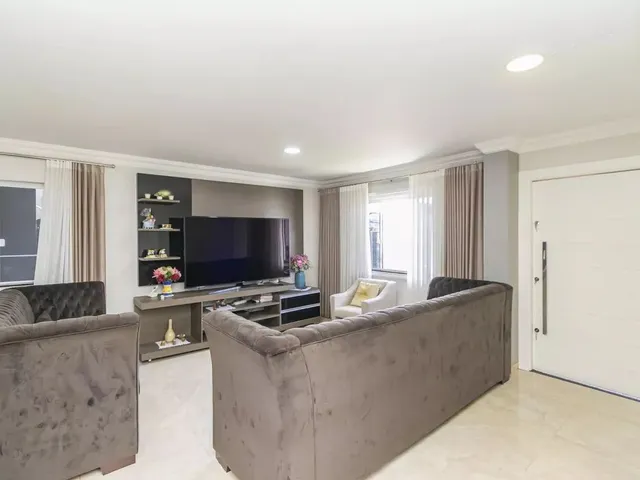 Casa com 200m² 4 quartos e 4 banheiros, à venda, no bairro Campo Comprido em Curitiba