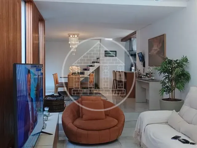 Sobrado com 216m² 3 quartos e 1 banheiro, à venda, no bairro Vila Friburgo em São Paulo