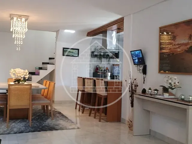 Sobrado com 216m² 3 quartos e 1 banheiro, à venda, no bairro Vila Friburgo em São Paulo