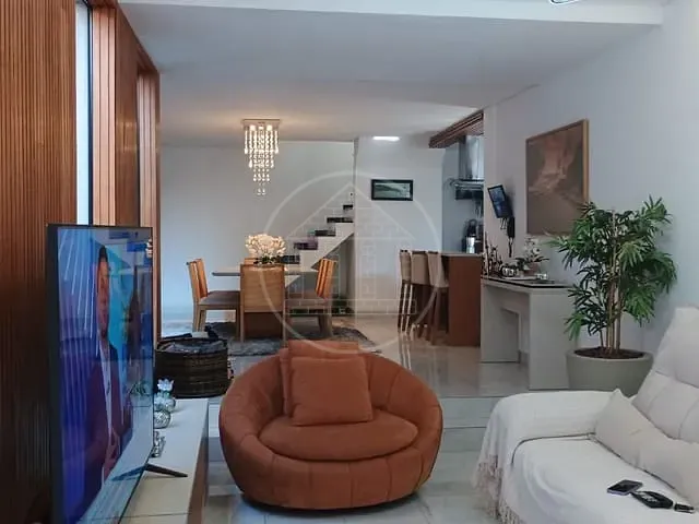 Sobrado com 216m² 3 quartos e 1 banheiro, à venda, no bairro Vila Friburgo em São Paulo