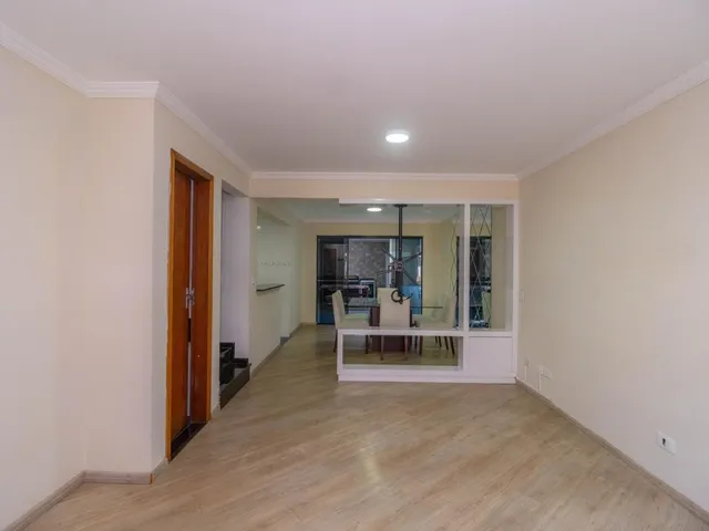 Casa 3 quartos e 3 banheiros, à venda, no bairro Campo Comprido em Curitiba