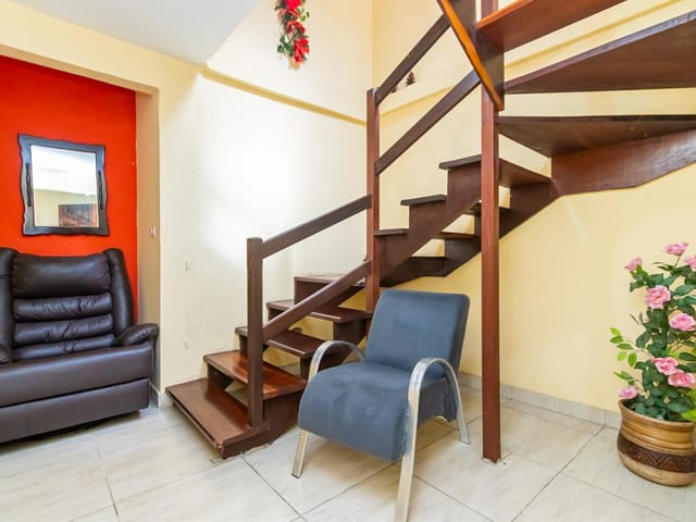 Sobrado com 141m² 3 quartos e 2 banheiros, à venda, no bairro Campo Comprido em Curitiba