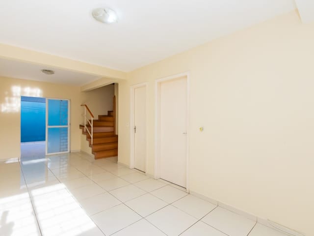 Sobrado com 97m² 3 quartos e 3 banheiros, à venda, no bairro Novo Mundo em Curitiba