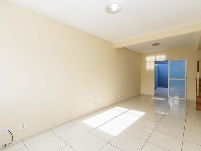 Sobrado com 97m² 3 quartos e 3 banheiros, à venda, no bairro Novo Mundo em Curitiba