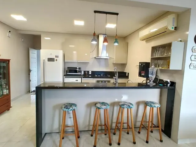 Casa 4 quartos e 4 banheiros, à venda, no bairro BAIRRO UBATUBA - SC em São Francisco Do Sul