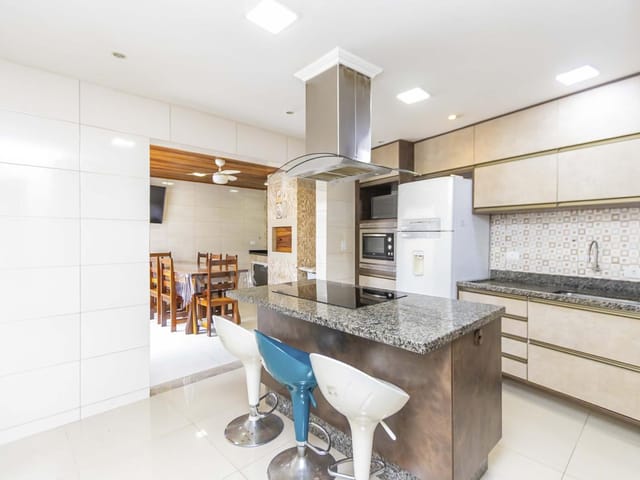 Sobrado com 123m² 3 quartos e 3 banheiros, à venda, no bairro Jardim Lorenza /Lamenha Grande em Almirante Tamandaré