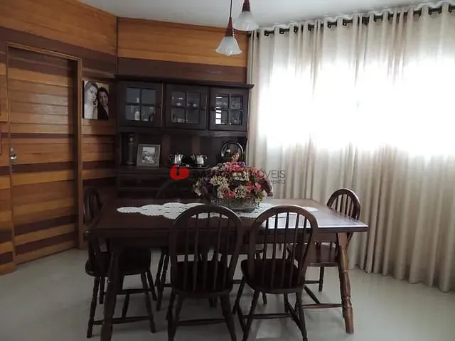 Sobrado com 262m² 3 quartos e 1 banheiro, à venda, no bairro Santa Maria em São Caetano do Sul