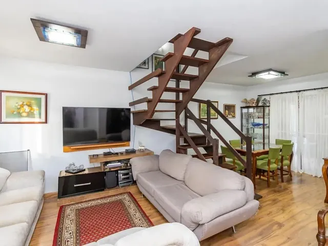Sobrado com 134m² 3 quartos e 1 banheiro, à venda, no bairro Campo Comprido em Curitiba