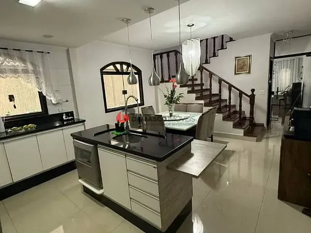 Sobrado com 204m² 3 quartos e 2 banheiros, à venda, no bairro Sítio da Figueira em São Paulo