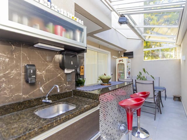 Sobrado com 105m² 3 quartos e 4 banheiros, à venda, no bairro Uberaba em Curitiba