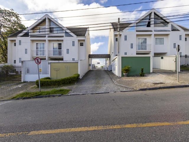 Sobrado com 105m² 3 quartos e 4 banheiros, à venda, no bairro Uberaba em Curitiba