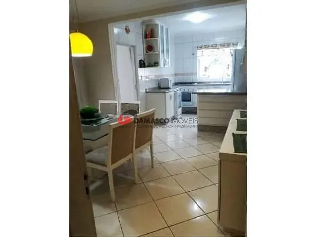 Sobrado com 226m² 3 quartos e 1 banheiro, à venda, no bairro Santa Maria em Santo André