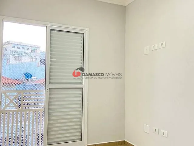 Sobrado 2 quartos e 2 banheiros, à venda, no bairro Vila Lucinda em Santo André