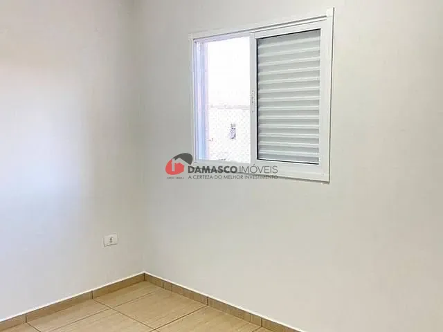 Sobrado 2 quartos e 2 banheiros, à venda, no bairro Vila Lucinda em Santo André