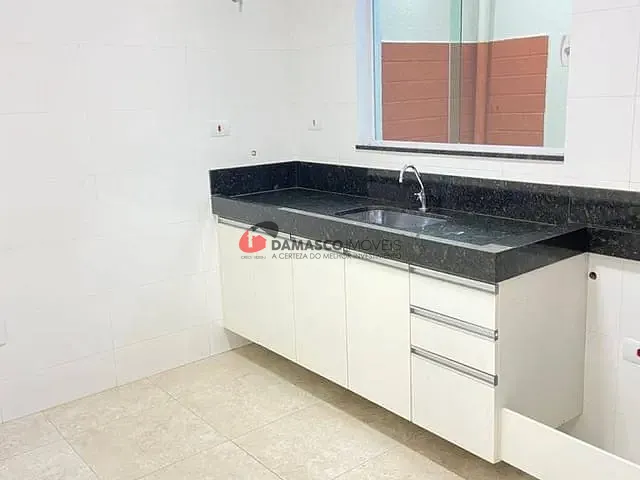 Sobrado 2 quartos e 2 banheiros, à venda, no bairro Vila Lucinda em Santo André
