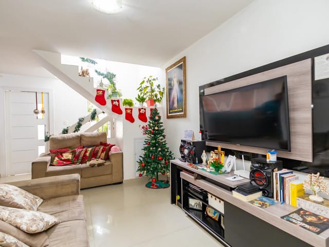 Sobrado com 130m² 4 quartos e 3 banheiros, à venda, no bairro Campo Comprido em Curitiba