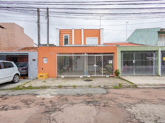 Sobrado com 130m² 4 quartos e 3 banheiros, à venda, no bairro Campo Comprido em Curitiba
