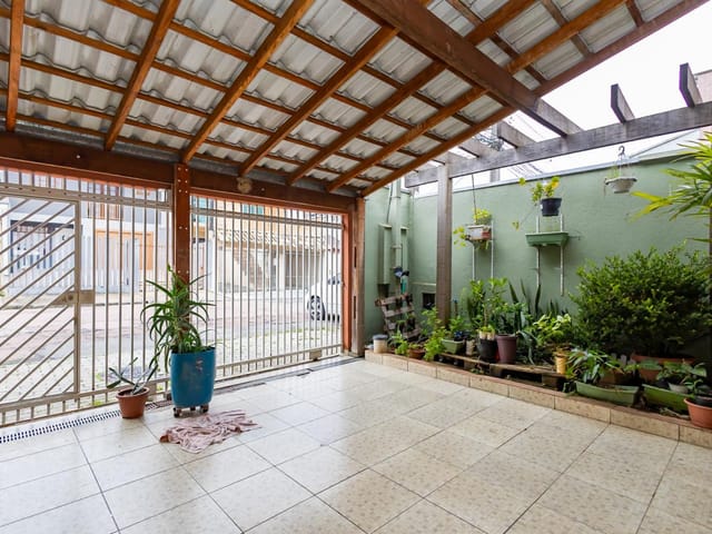 Sobrado com 130m² 4 quartos e 3 banheiros, à venda, no bairro Campo Comprido em Curitiba