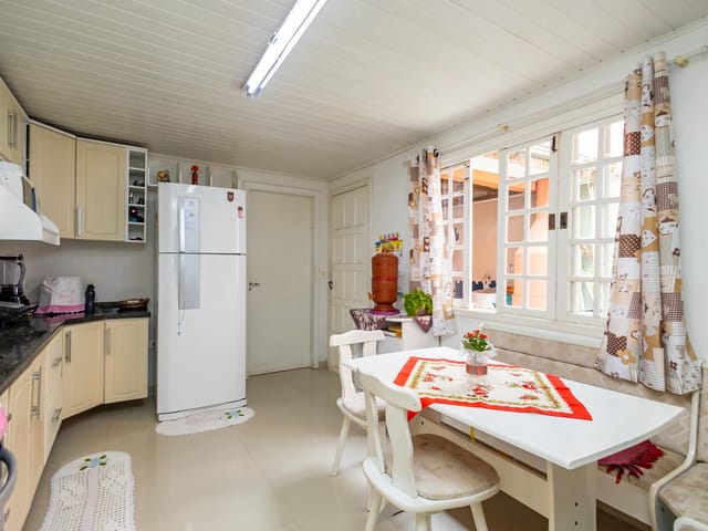 Sobrado com 130m² 4 quartos e 3 banheiros, à venda, no bairro Campo Comprido em Curitiba