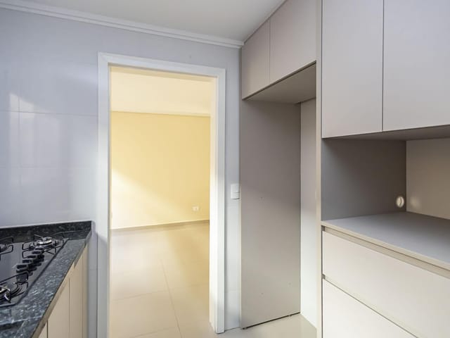 Sobrado 3 quartos e 3 banheiros, à venda, no bairro Campo Comprido em Curitiba