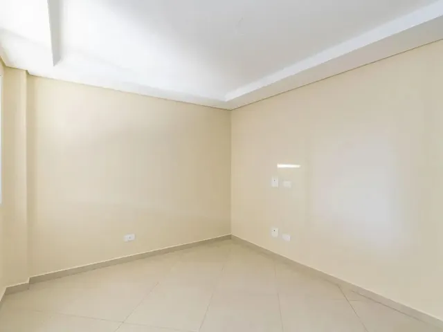 Sobrado 3 quartos e 1 banheiro, à venda, no bairro Campo Comprido em Curitiba