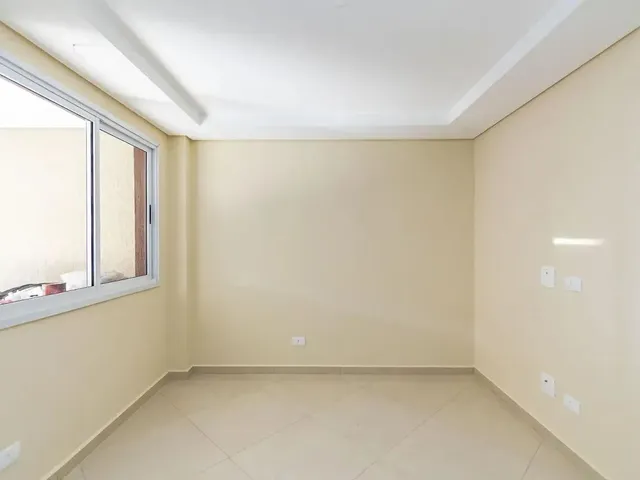 Sobrado 3 quartos e 1 banheiro, à venda, no bairro Campo Comprido em Curitiba