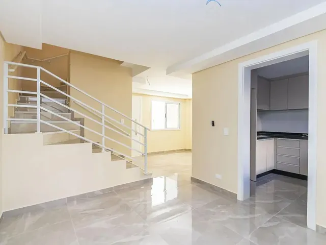 Sobrado 3 quartos e 1 banheiro, à venda, no bairro Campo Comprido em Curitiba
