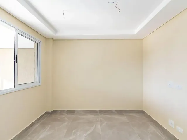 Casa 3 quartos e 3 banheiros, à venda, no bairro Campo Comprido em Curitiba