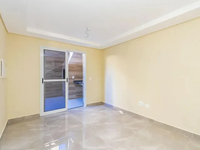 Sobrado 3 quartos e 1 banheiro, à venda, no bairro Campo Comprido em Curitiba