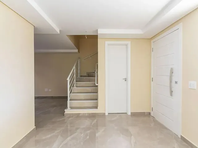 Sobrado 3 quartos e 1 banheiro, à venda, no bairro Campo Comprido em Curitiba